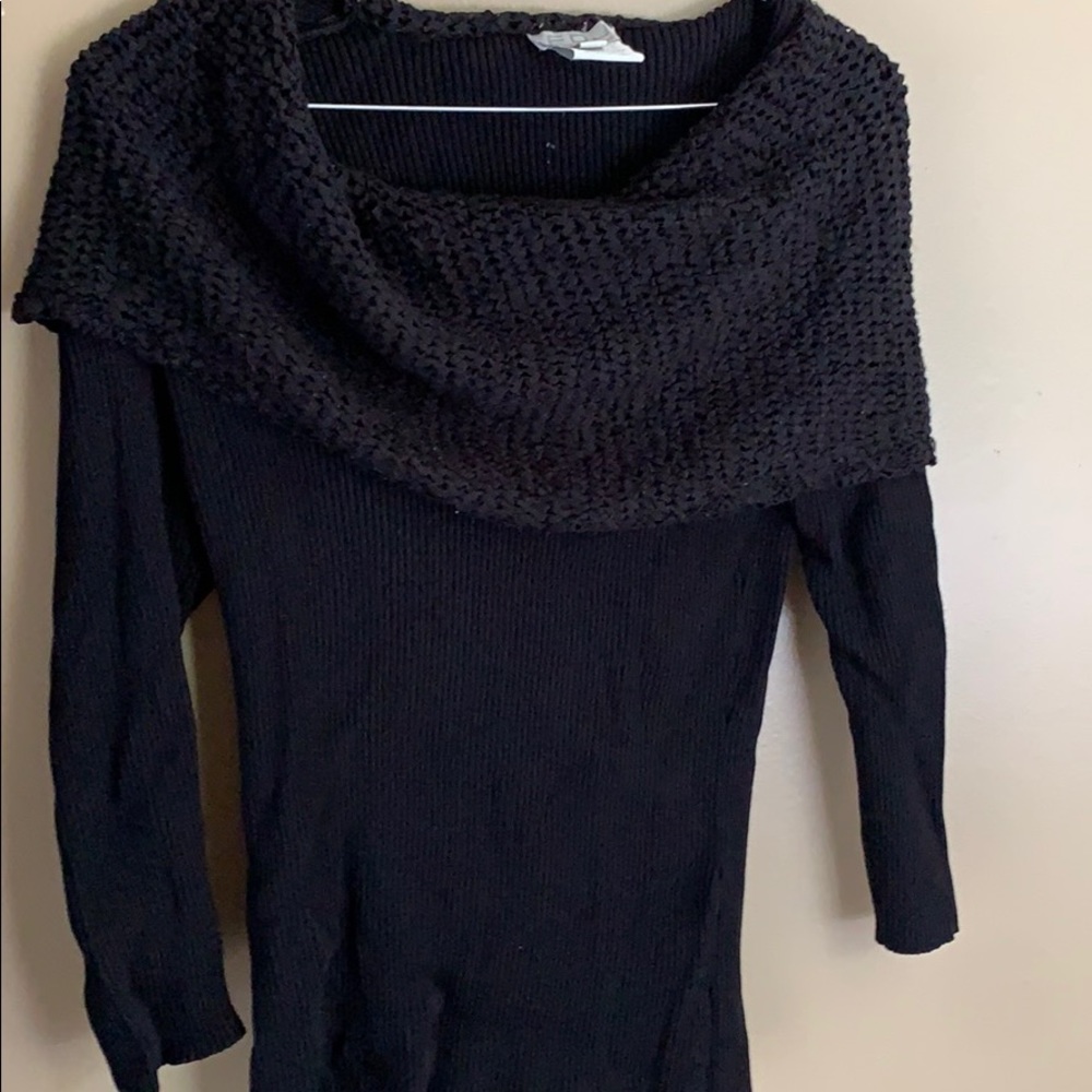 Blouse/sweater with cowneck collar
